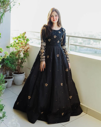 Sequence Bouti with Thread Embroidered Sleeves and front Maxi Embroidered and Trouser 2pcs