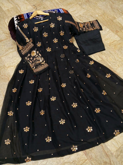 Sequence Bouti with Thread Embroidered Sleeves and front Maxi Embroidered and Trouser 2pcs