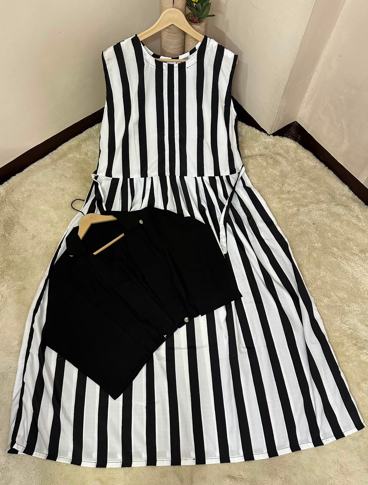 Winter Arrival Silk Zebra Printed Maxi With Cotton Seperate Koti 💚