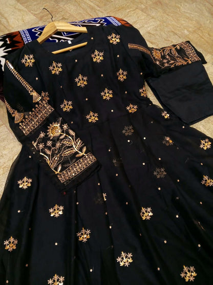 Sequence Bouti with Thread Embroidered Sleeves and front Maxi Embroidered and Trouser 2pcs